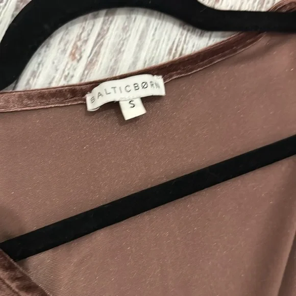 Baltic Born Esmeralda Wrap Velvet Dress Dusty Plum - Small - Picture 5 of 7